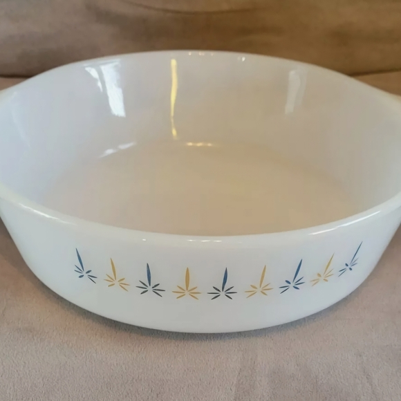 Anchor Hocking Blue and White Bakeware Bowl with Pouring Spouts - Picture 2 of 6